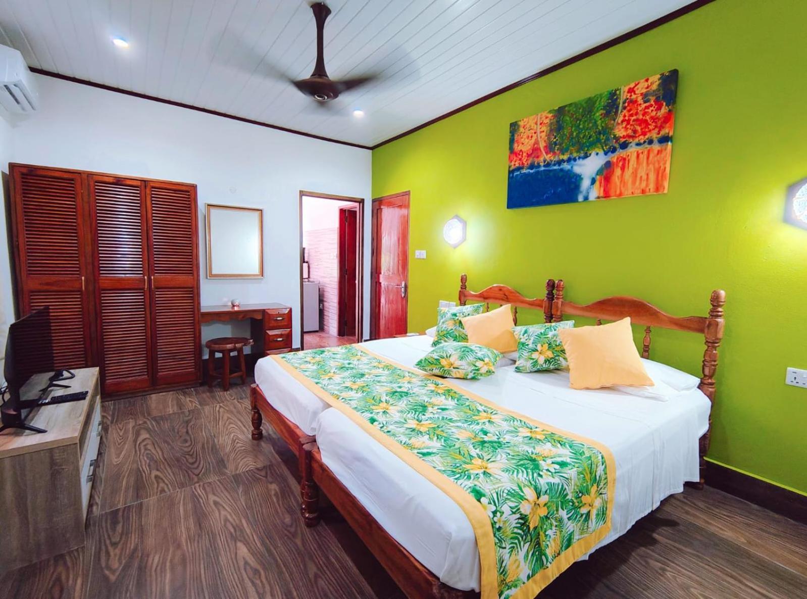 The Islander Hotel Grand Anse  ภายนอก รูปภาพ