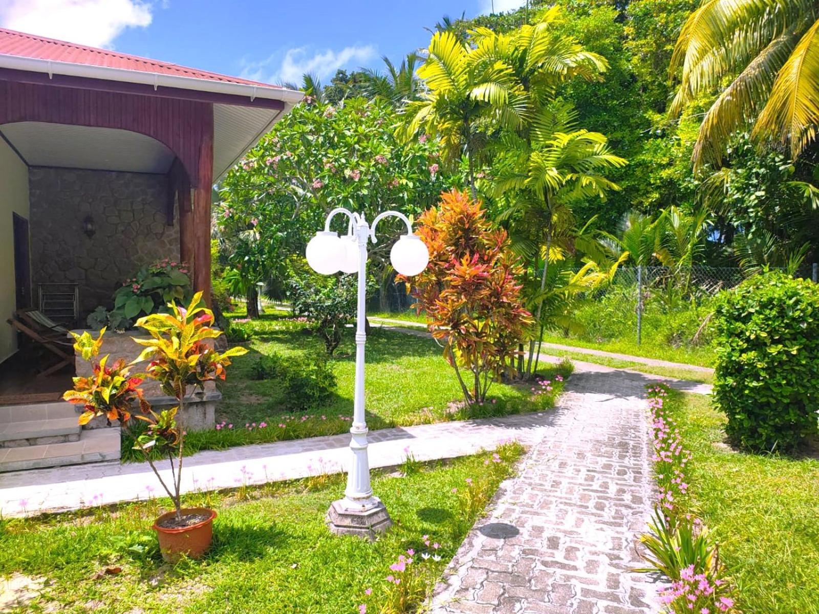 The Islander Hotel Grand Anse  ภายนอก รูปภาพ