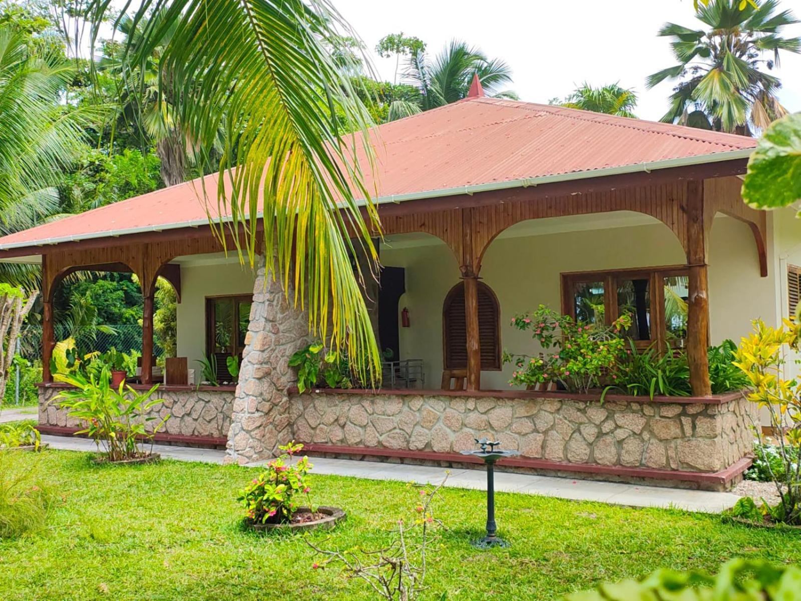 The Islander Hotel Grand Anse  ภายนอก รูปภาพ