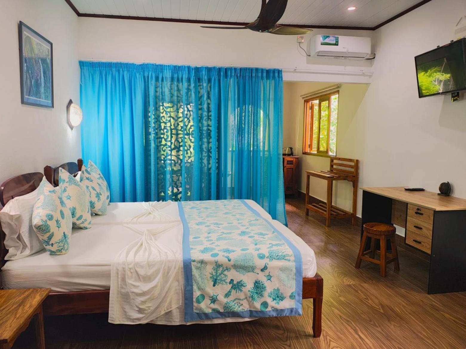 The Islander Hotel Grand Anse  ภายนอก รูปภาพ